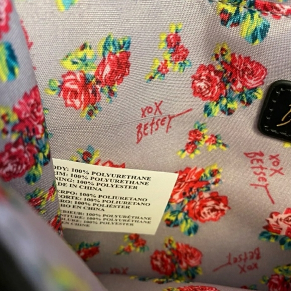 Betsey Johnson Heart Black Crossbody - Picture 6 of 12